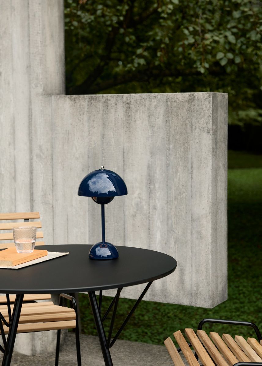 Flowerpot VP9 Oppladbar Bordlampe - Steel Blue