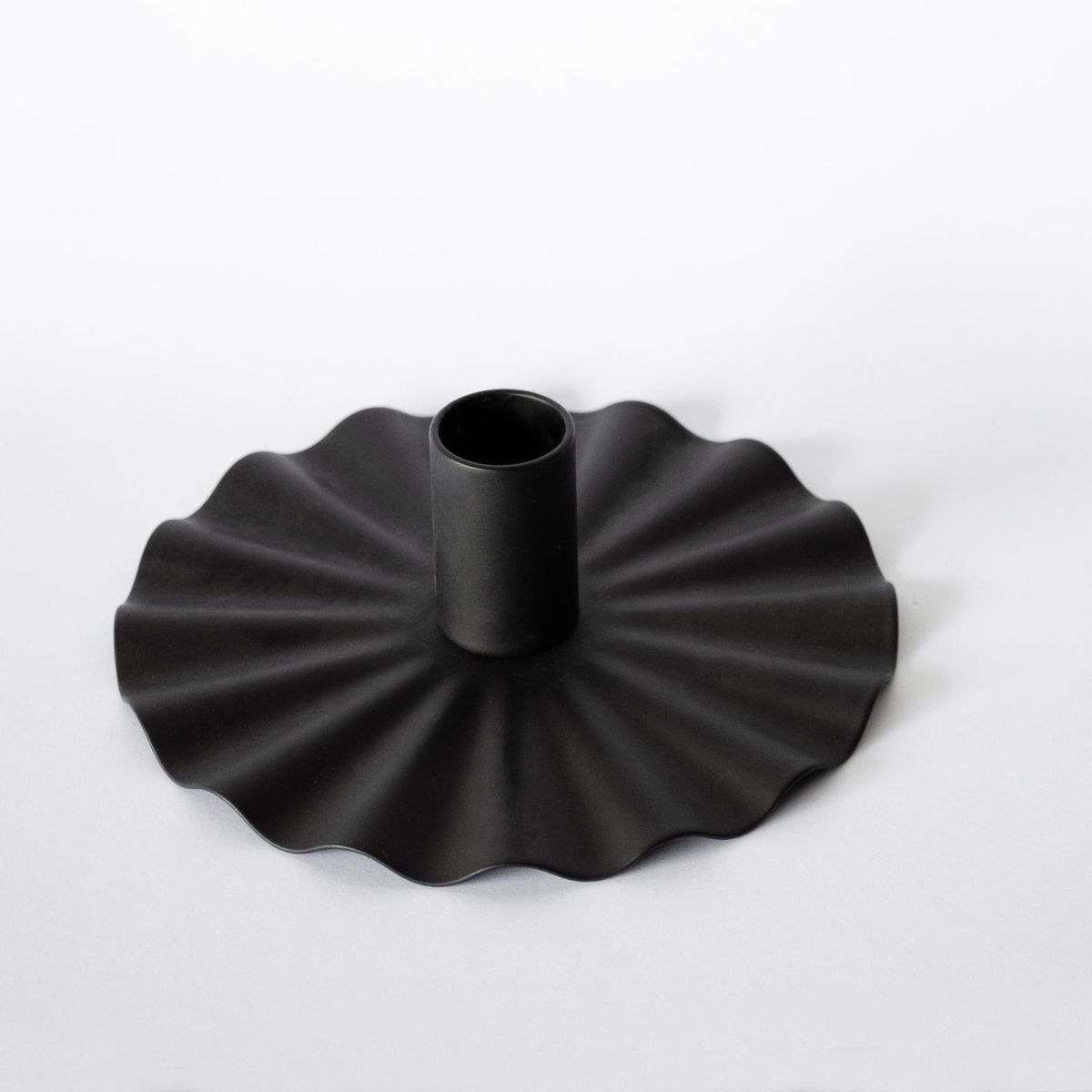 Krum lysestake, Coal Black