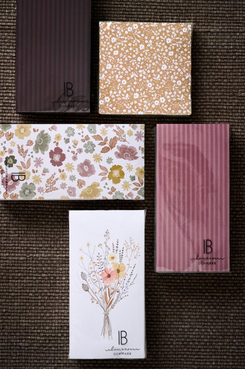 Serviett 12,5x12,5 - Sennepsfarget med hvite blomster
